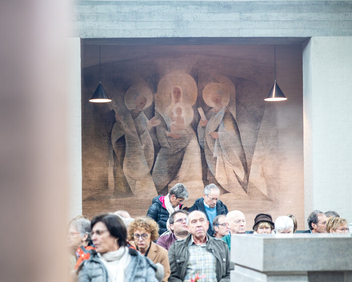 Herita-leden in de kerk van Abdij Roosenberg