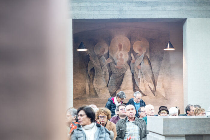 Herita-leden in de kerk van Abdij Roosenberg